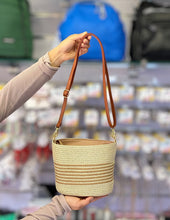 Cargar imagen en el visor de la galería, Cartera Mila +Regalo sorpresa