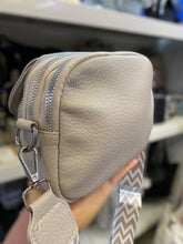 Cargar imagen en el visor de la galería, Bolso Paris +Regalo sorpresa