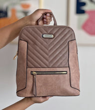 Cargar imagen en el visor de la galería, Mochila Brunë +Regalo sorpresa