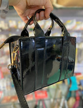 Cargar imagen en el visor de la galería, Cartera Mini Tote Charol Bag +Regalo sorpresa