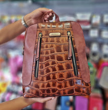 Cargar imagen en el visor de la galería, Mochila Jazmin +Regalo sorpresa