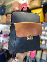 Cargar imagen en el visor de la galería, Mochila Totta +Regalo sorpresa (2 colores)
