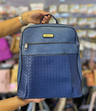 Cargar imagen en el visor de la galería, Mochila Lucy +Regalo sorpresa
