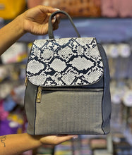 Cargar imagen en el visor de la galería, Mochila Printers +Regalo sorpresa (4 colores)
