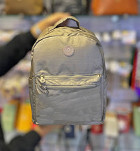 Cargar imagen en el visor de la galería, Mochila Seoul Metalizado +Regalo sorpresa
