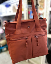 Cargar imagen en el visor de la galería, Cartera Leila +Regalo sorpresa
