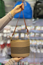 Cargar imagen en el visor de la galería, Cartera Mila +Regalo sorpresa
