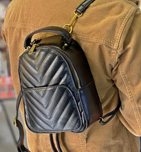 Cargar imagen en el visor de la galería, Mini Cartera y Mochila Pascal +Regalo sorpresa
