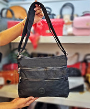 Cargar imagen en el visor de la galería, Bolso Alvar Black +Regalo sorpresa
