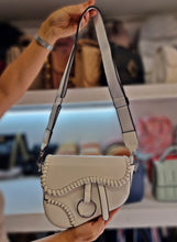 Cargar imagen en el visor de la galería, Cartera Hasp Saddle +Regalo sorpresa

