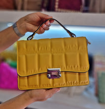 Cargar imagen en el visor de la galería, Cartera Veneta Cassette +Regalo sorpresa
